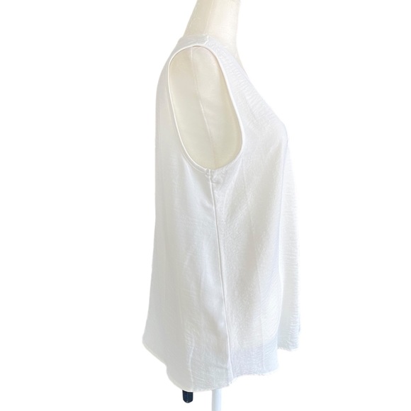 Entro NWT Ivory Venus Sleeveless V Neck Top Medium - Picture 4 of 11